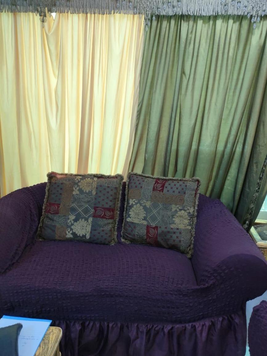 Luxury 3 Flat *